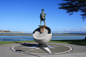Captain James Cook's statue in New Zealand Discovery of Hawaii